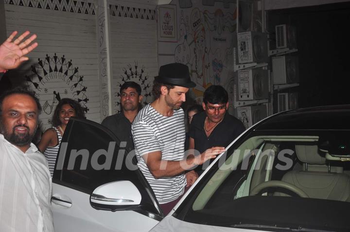 Hrithik Roshan Snapped With Kids Hrehaan Roshan and Hridhaan Roshan