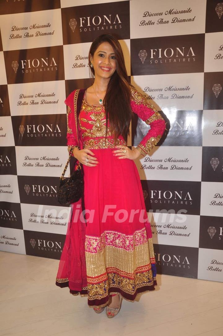 Dimple Jhangiani at Launch of Fiona Solitaires Stores