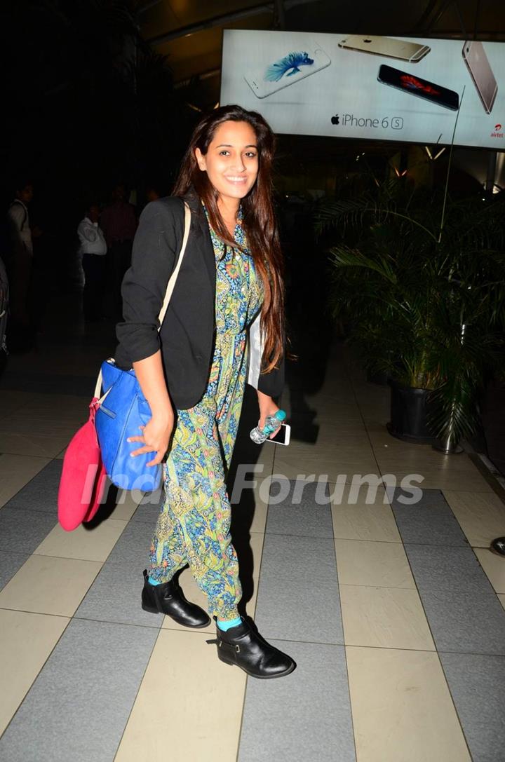 Shweta Pandit Snapped at Airport