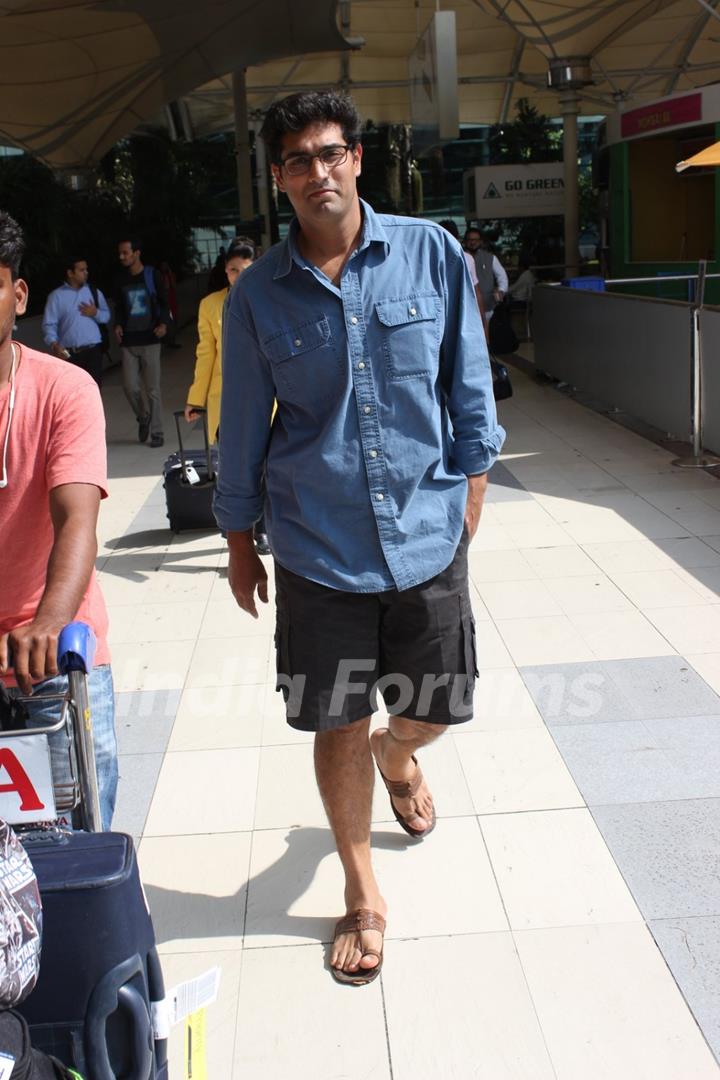 Kunaal Roy Kapur Snapped at Airport