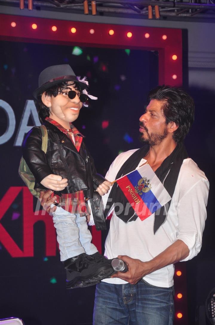 A fan Gifted Shah Rukh Khan a doll on His 50th Birthday