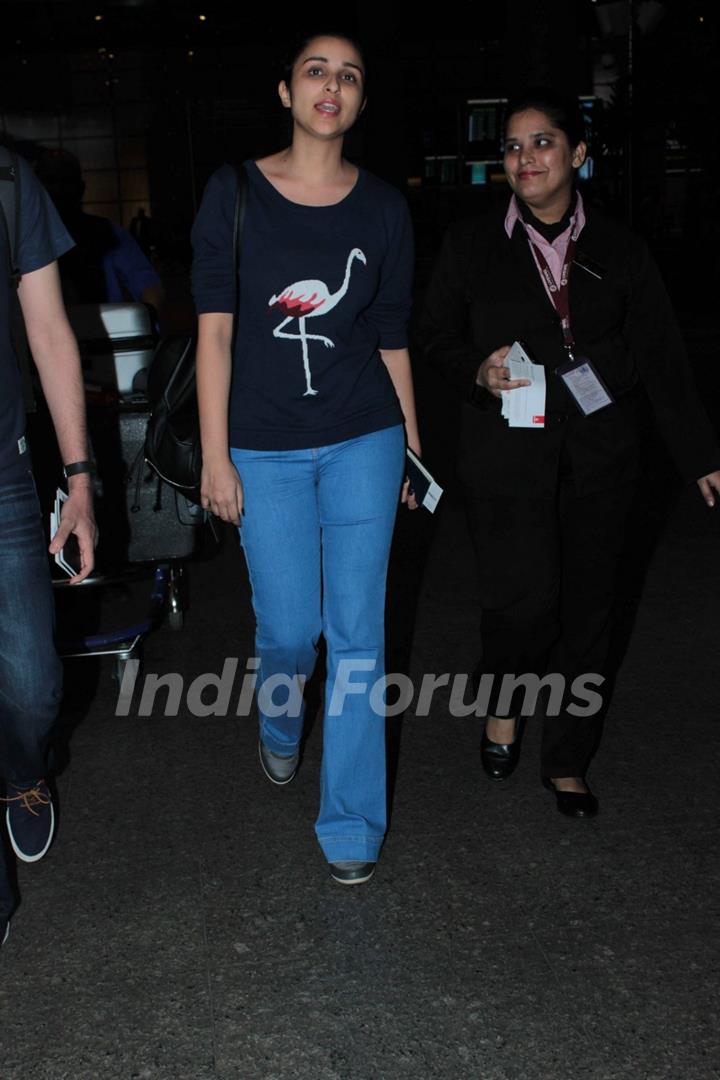 Parineeti Chopra Snapped at Airport