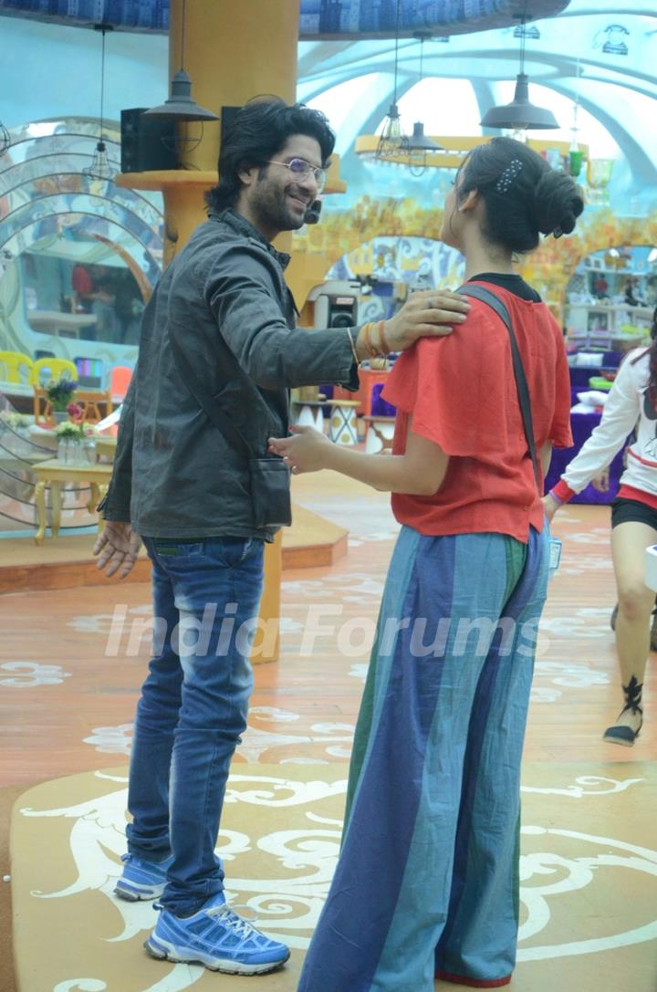 Bigg Boss Nau 9: Day 25 - Puneet Vashishta and Digangana Suryavanshi