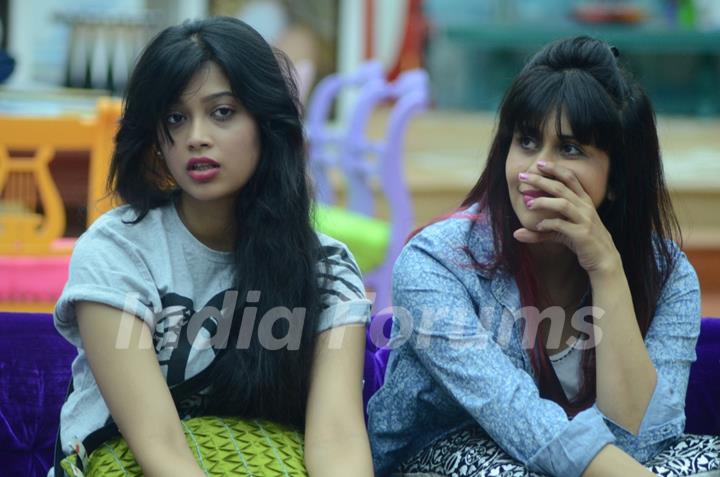 Bigg Boss 9 Nau Day 26: Digangana Suryavanshi and Kishwer Merchantt