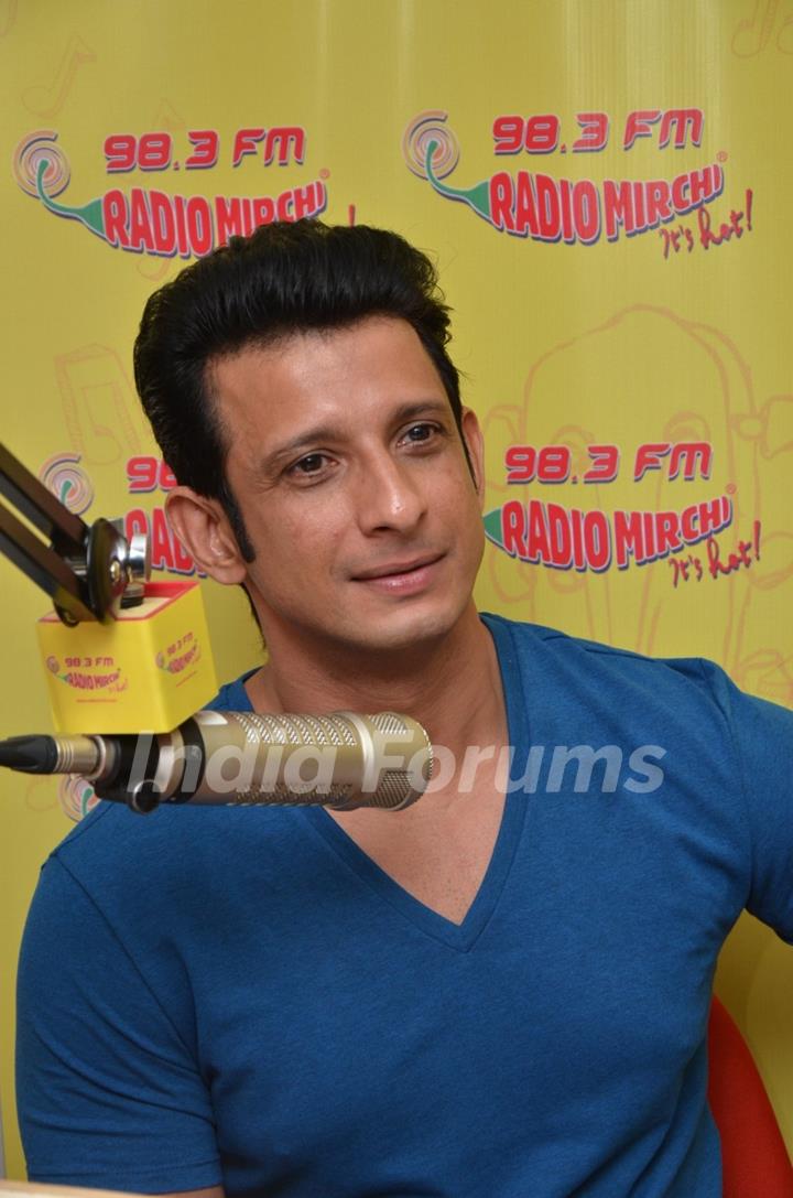 Sharman Joshi Goes Live at Radio Mirchi for Promotions of Hate Story 3