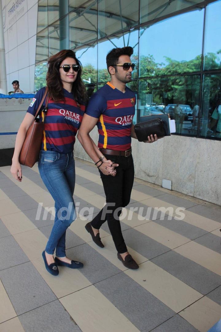 Love Birds Karishma Tanna and Upen Patel Snapped at Airport