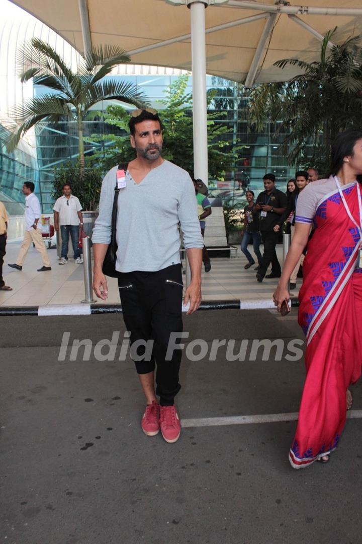 Akshay Kumar Snapped at Airport