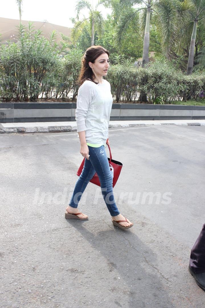 Soha Ali Khan Snapped at Airport