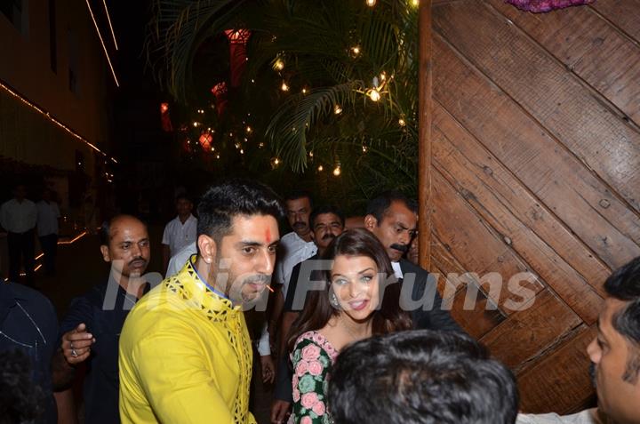 Aishwarya Rai Bachchan and Abhishek Bachchan at Big B's Diwali Bash