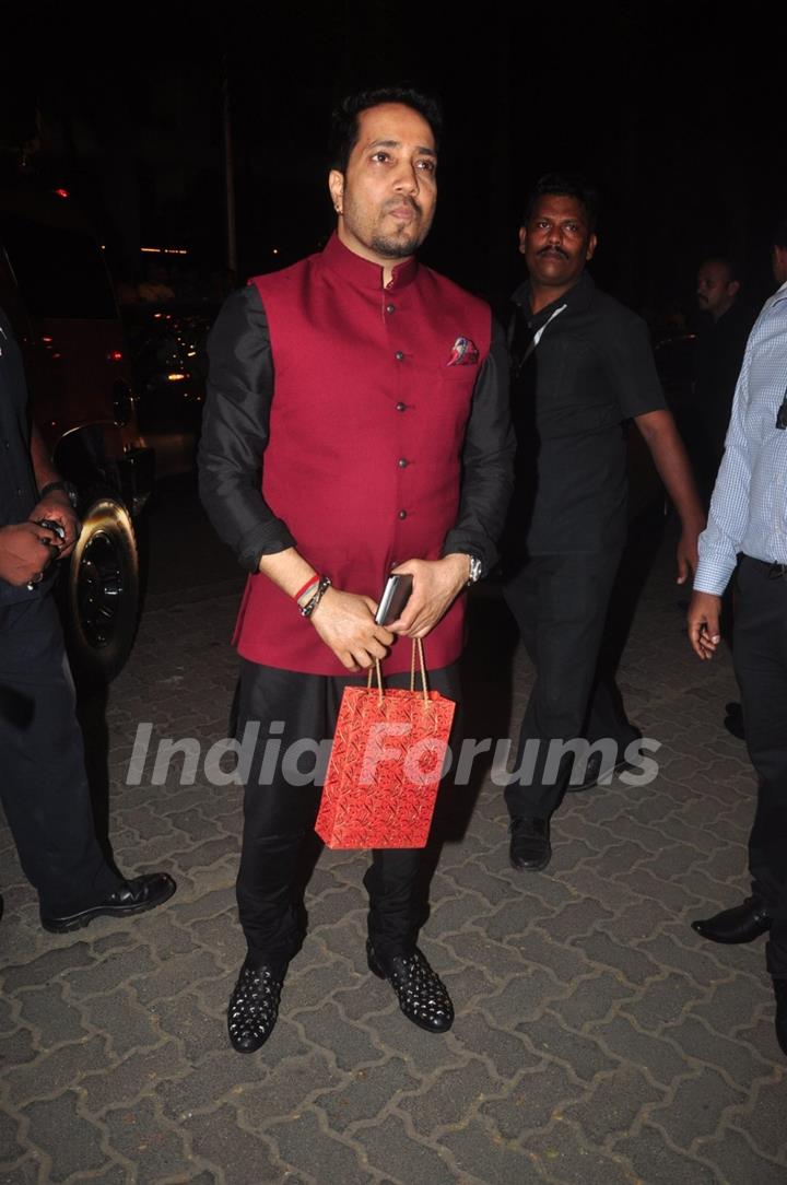 Mika Singh at Big B's Diwali Bash