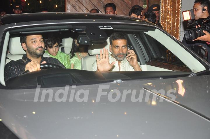 Akshay Kumar With his son Aarav at Big B's Diwali Bash