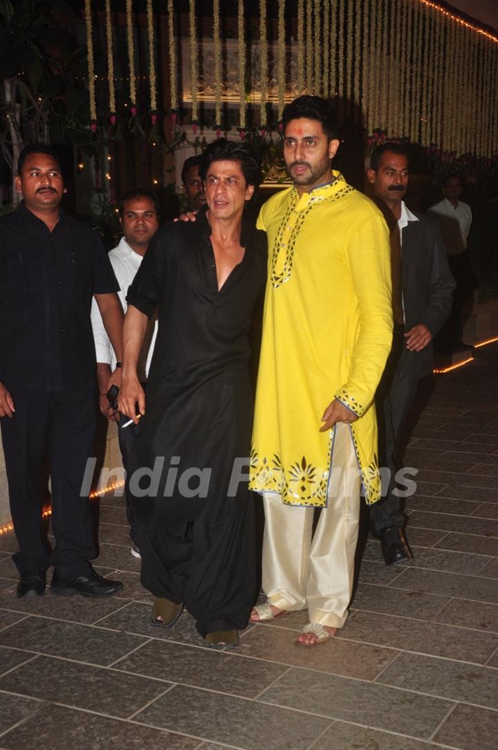 Shah Rukh Khan and Abhishek Bachchan at Big B's Diwali Bash