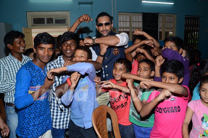 Terence Lewis poses with Kids at Diwali Celebrations