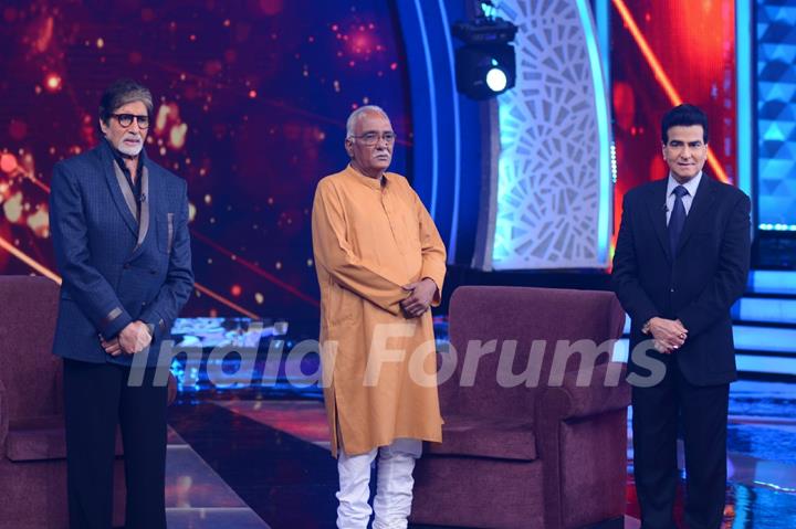 Amitabh Bachchan and Jeetendra on Aaj Ki Raat Hai Zindagi Show