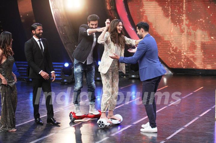 Ranbir and Deepika Promotes Tamasha at Grand Finale of 'I Can Do That'