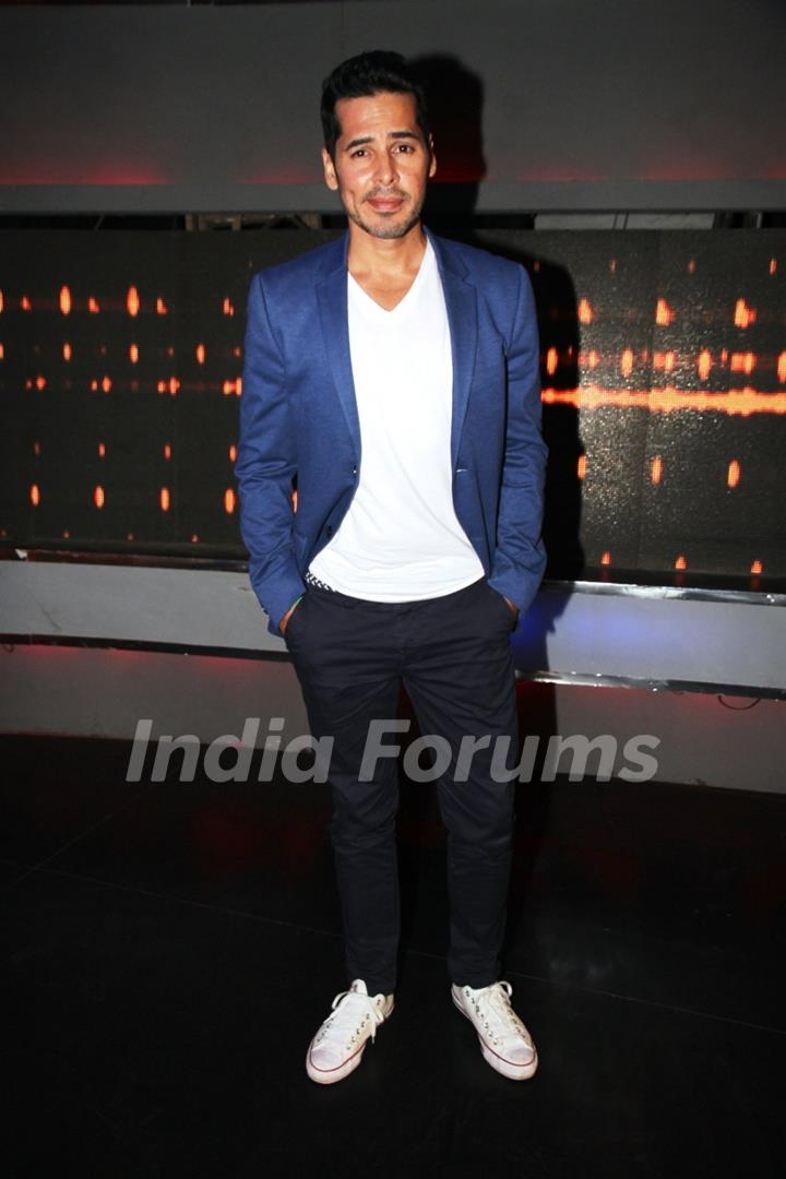 Dino Morea at Grand Finale of 'I Can Do That'