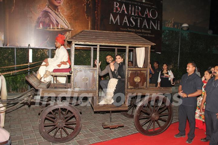 Ranveer Singh and Deepike Padukone arrive in a chariot at Trailer Launch of 'Bajirao Mastani'