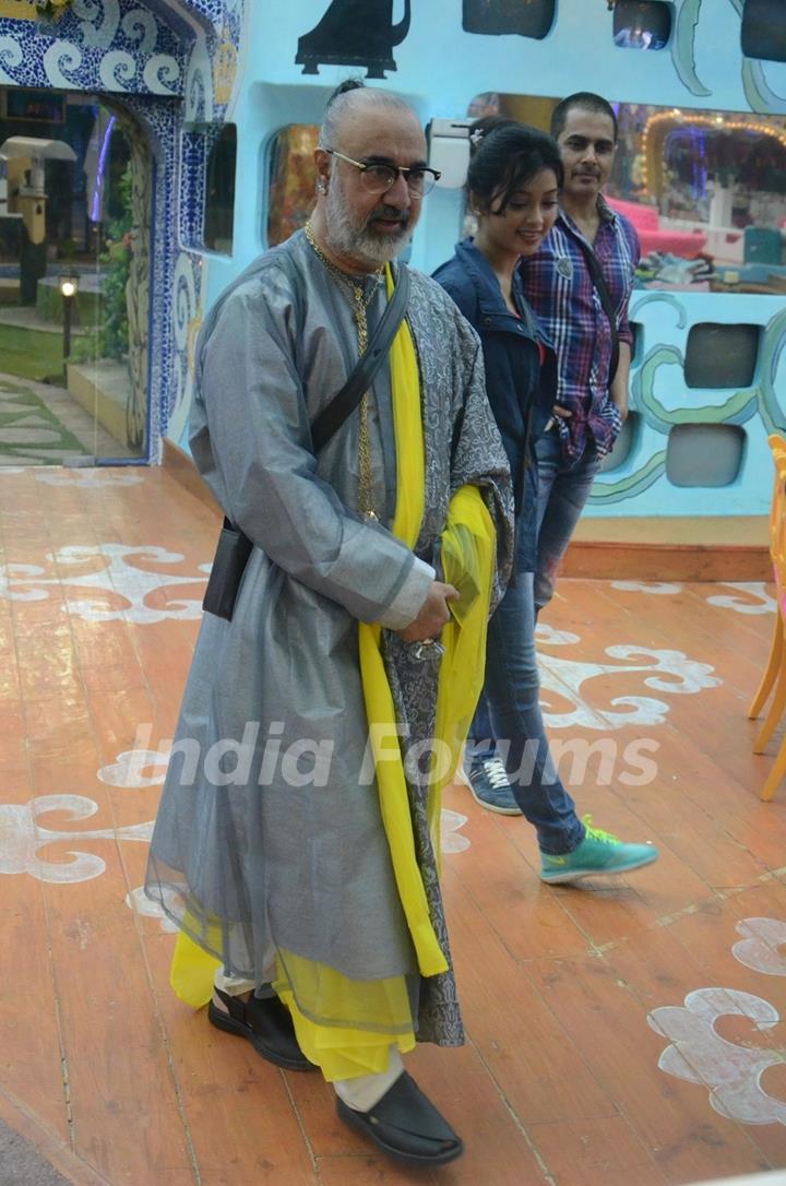 Bigg Boss 9 Nau: Day 40 - Kanwaljeet Singh enters Bigg Boss House