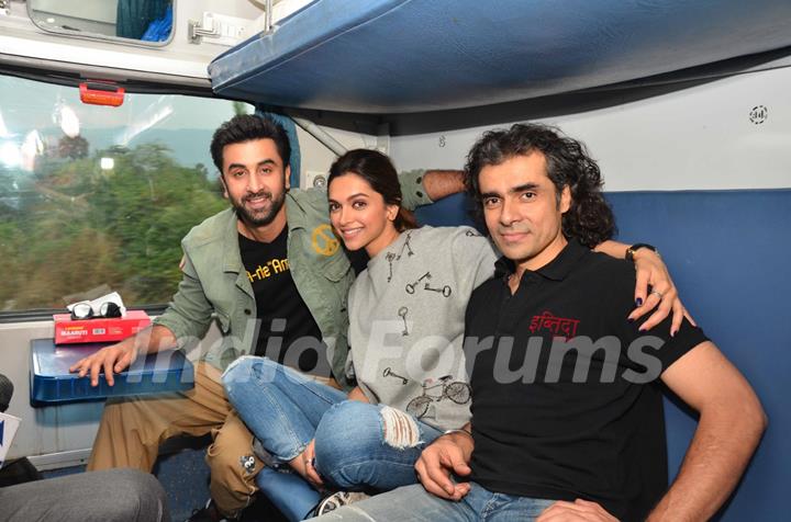 Ranbir - Deepika and Imtiaz Travels by Train to Delhi