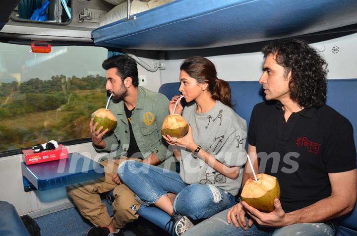 Imtiaz Ali, Ranbir Kapoor and Deepika Padukone's Train Journey to Delhi