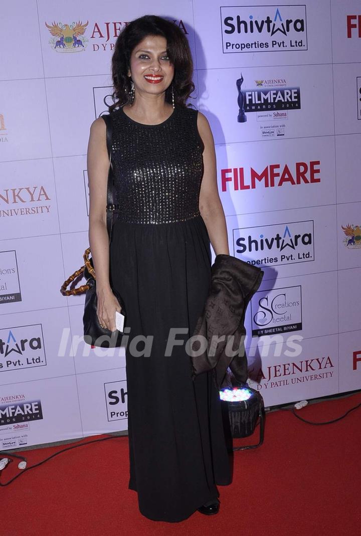 Varsha Usgaonkar at Filmfare Awards - Marathi 2015