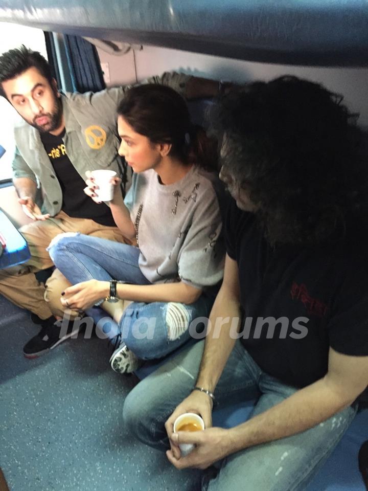 Coffee Time for Ranbir - Deepika During their Train Journey