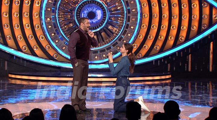 Deepika Padukone Proposes Salman Khan on Bigg Boss 9- Double Trouble