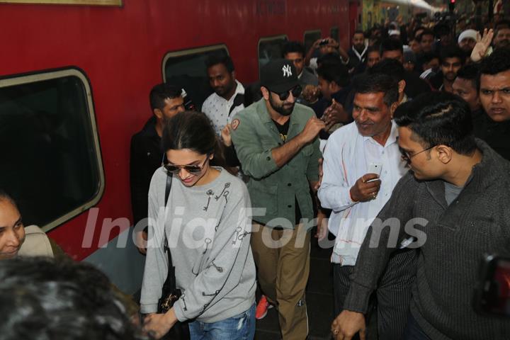 Ranbir - Deepika's Train Journey Ends in Delhi
