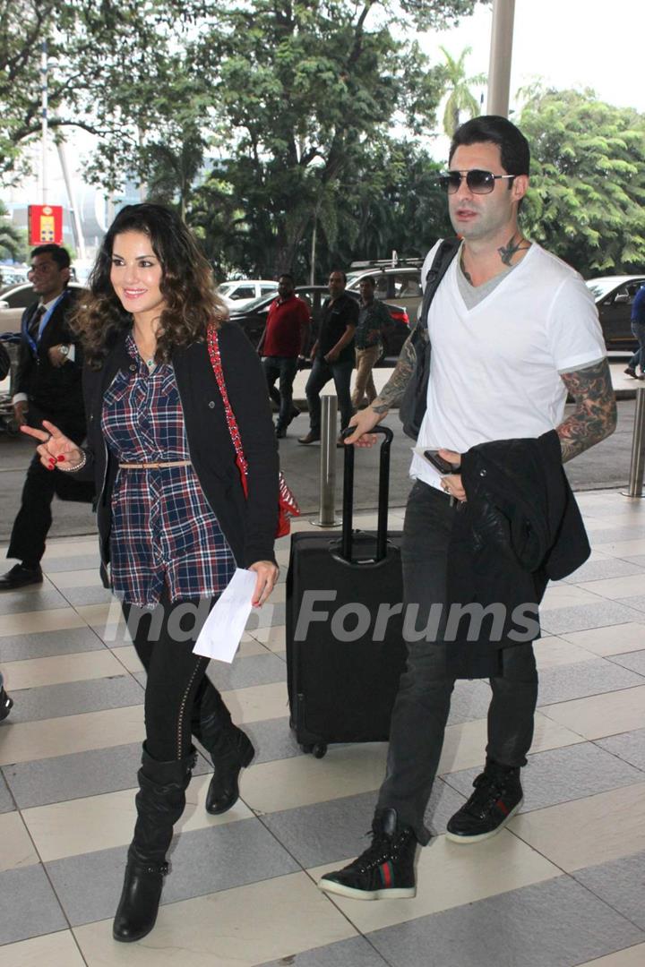 Sunny Leone Snapped With her Husband at Airport