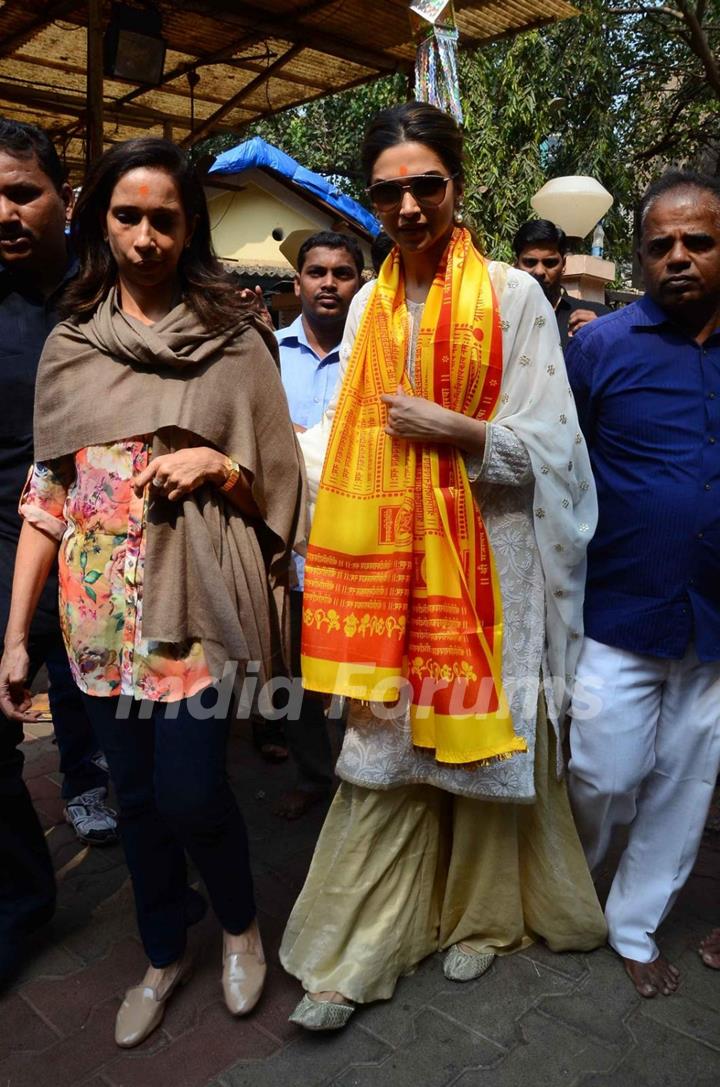 Deepika Padukone Visits Siddhivinayak Temple to Seek Blessings for Tamasha