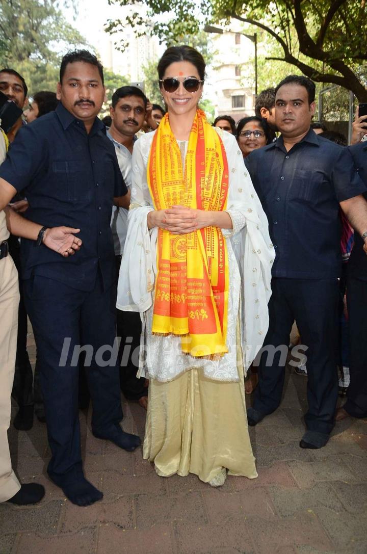 Deepika Padukone at Siddhivinayak Temple