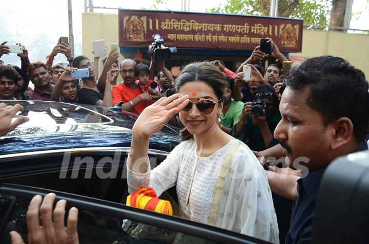 Deepika Padukone at Siddhivinayak Temple