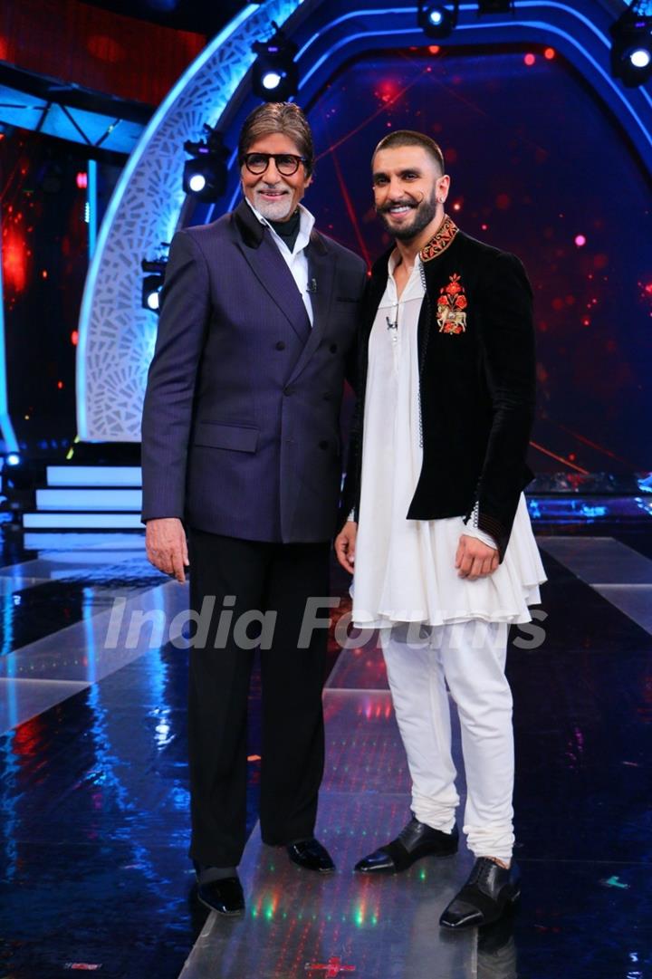 BigB and Ranveer Singh at 'Aaj Ki Raat Hai Zindagi' Show