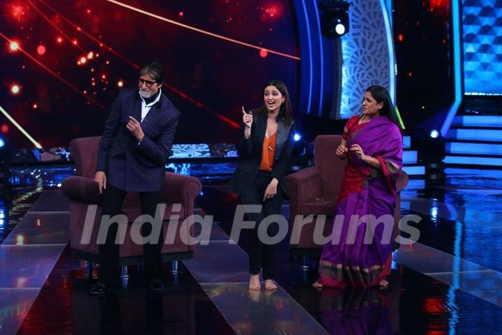 BigB and Parineeti shaking a leg at 'Aaj Ki Raat Hai Zindagi' Show