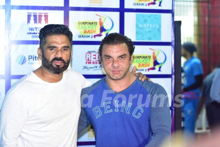 Sohail Khan and Suniel Shetty at Mumbai Heroes Match