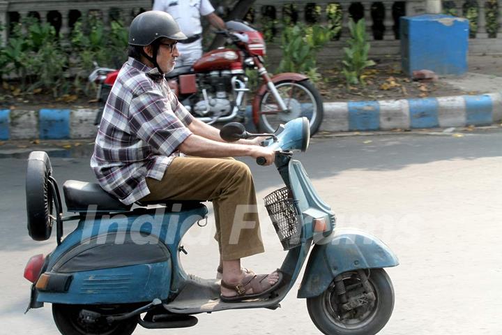Amitabh Bachchan riding a scooter for &quot;Te3n&quot;