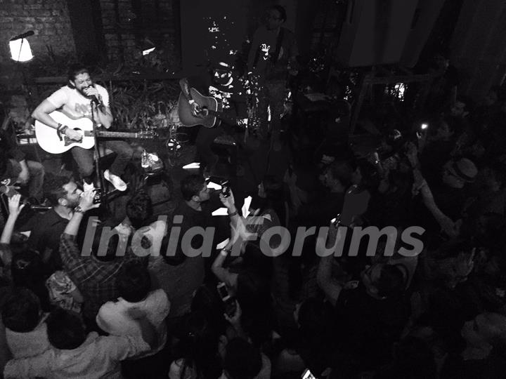 Farhan Akhtar surrounded by fans during his gig at Todi Mill Social Offline, Mumbai