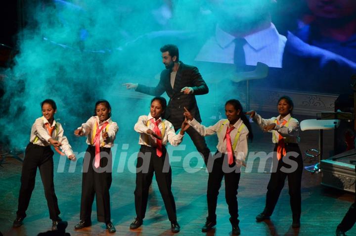 Ranbir Kapoor Dances on the beats of 'Battameez Dil' at CCDT NGO Event