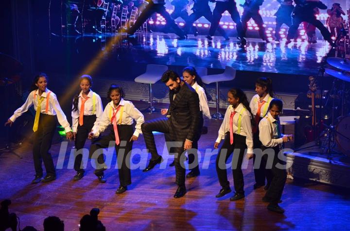 Ranbir Kapoor Performs on 'Matargashti' Song at CCDT NGO Event