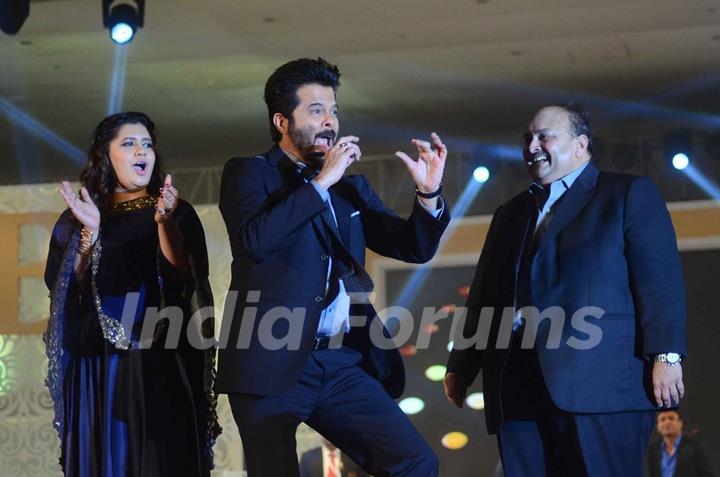 Anil Kapoor Shows His Unique Moves at IBJA Show