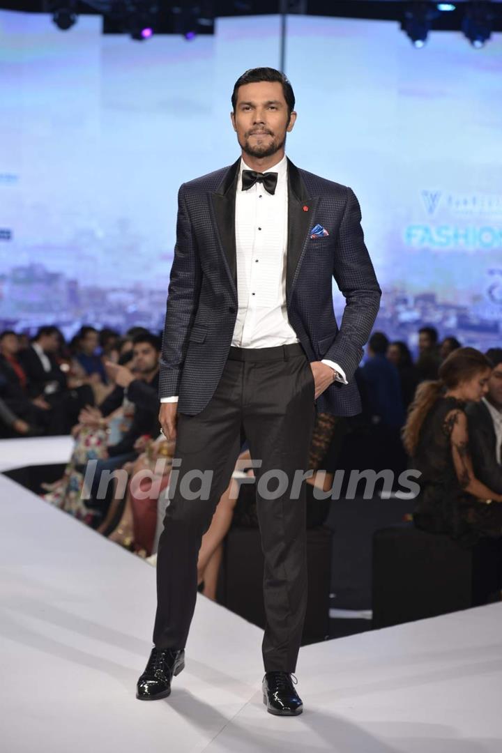 Hot and Handsome Randeep Hooda Walks the Ramo at GQ Fashion Night