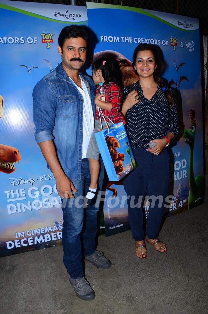 Manav gohil, Shweta kawatra with Daughter at Special Screening of 'The Good Dinosaur'