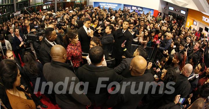 SRK, Kriti, Kajol, Varun Dhawan at Press Meet of 'Dilwale' in London