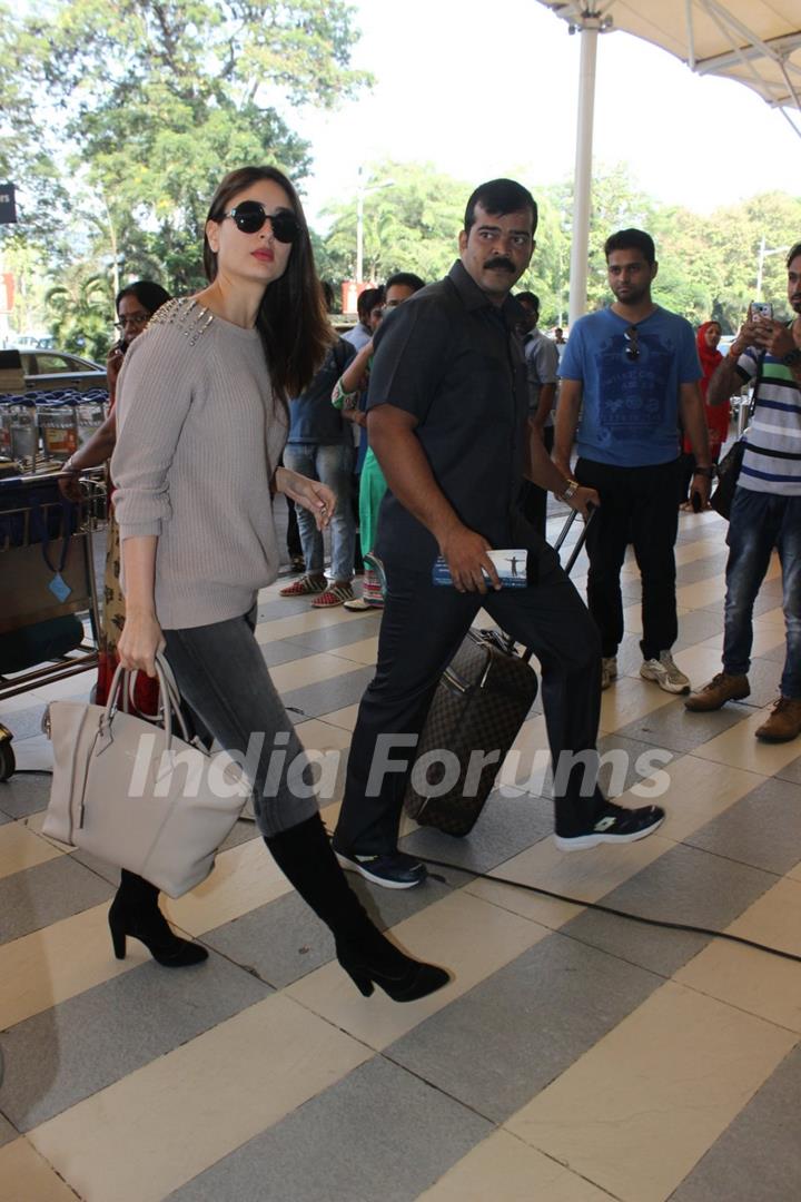 Kareena Kapoor Snapped at Airport