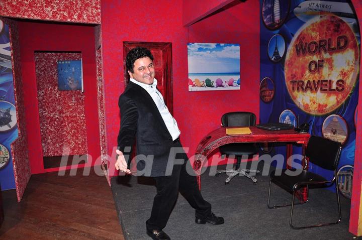 Ali Asgar Poses DDLJ's Shah Rukh Khan in Play 'Dil Toh Baccha Hai Ji'