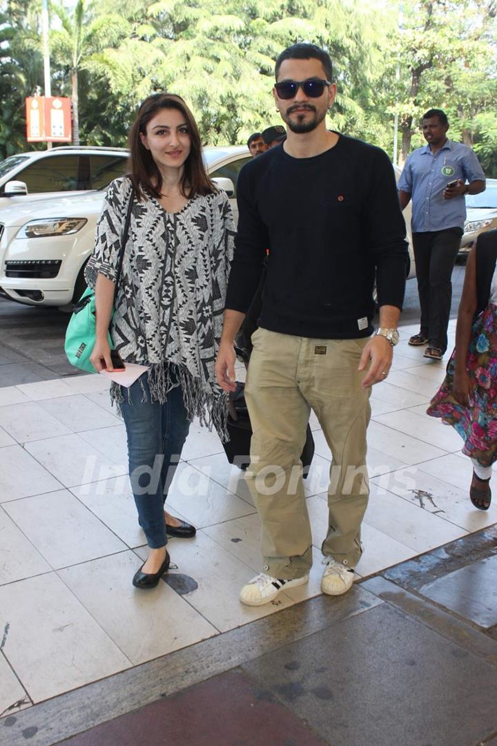 Soha Ali Khan and Kunal Khemu Snapped at Airport