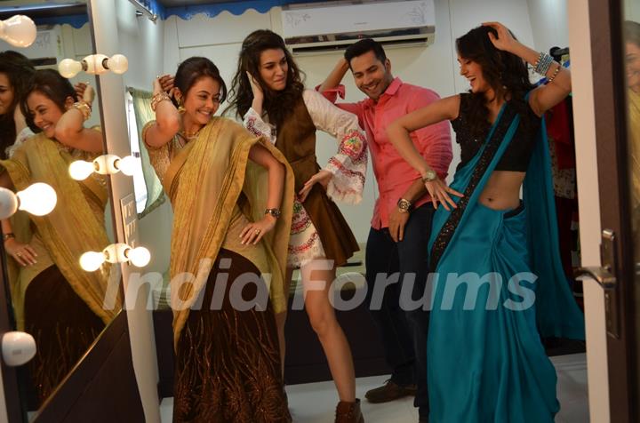 Varun - Kriti Shakes a Leg with Gopi and Meera of Saath Nibhana Saathiya During Promotions