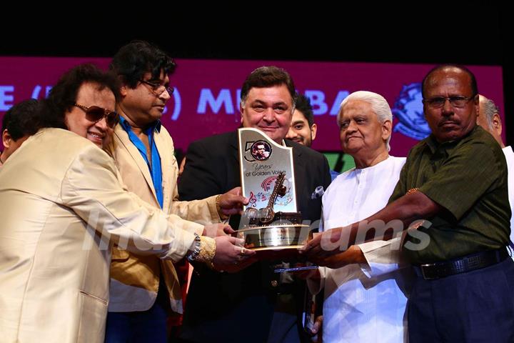 Bappi Lahiri and Rishi Kapoor at Amit Kumar's 50th Birthday Celebrations