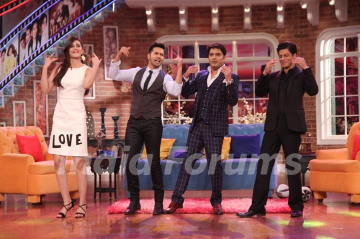 Shah Rukh Khan, Varun Dhawan and Kriti Sanon Shakes a Leg with Kapil Sharma on 'Manma Emotion' Song
