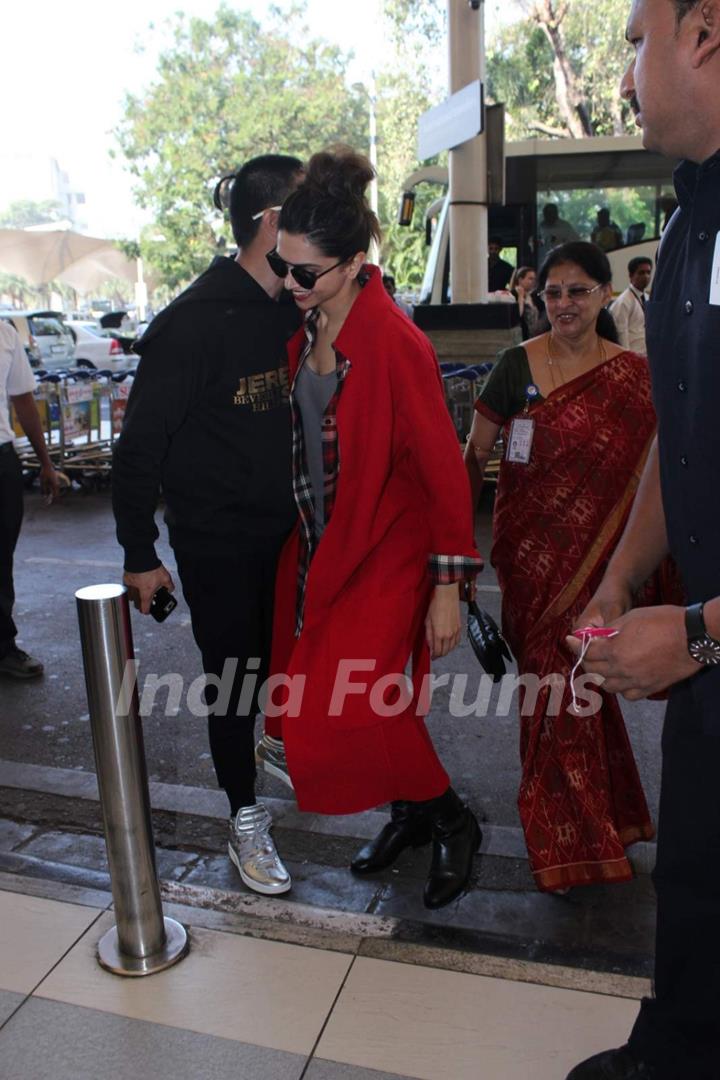 Deepika Padukone and Ranveer Singh Snapped at Airport